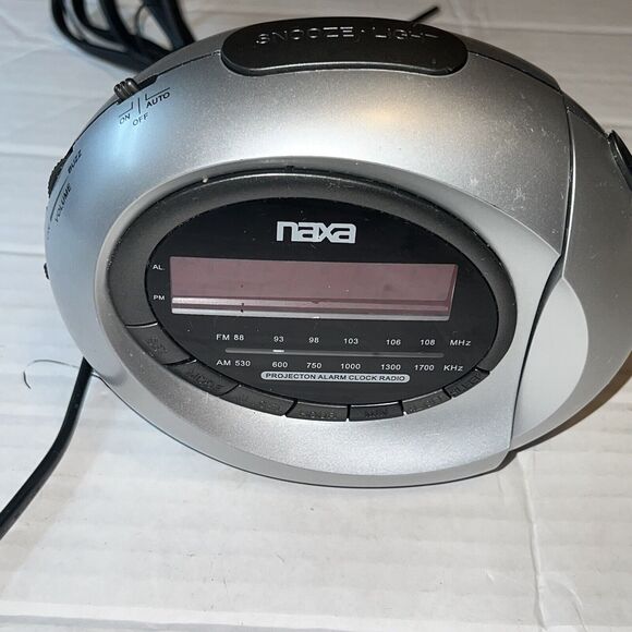 Naxa NRC-162 Projection AM/FM Radio Dual Alarm Clock - Picture 4 of 8